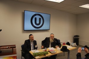 Rabbi Belsky answering questions at a kashruth panel. 