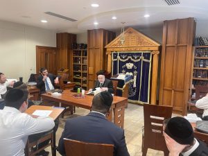 OU Kosher Chief Operating Officer Rabbi Moshe Elefant presented a shiur to the Dallas Community Kollel on the halachot of dairy bread